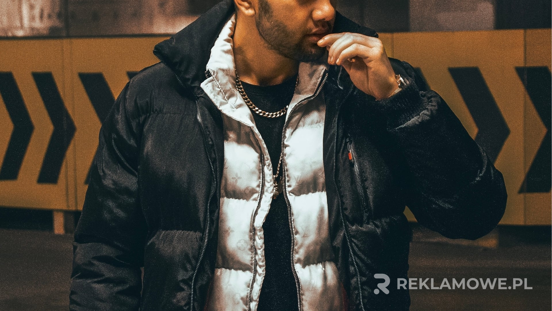 Kurtka reklamowa softshell i polar – porównanie modeli do promocji marki