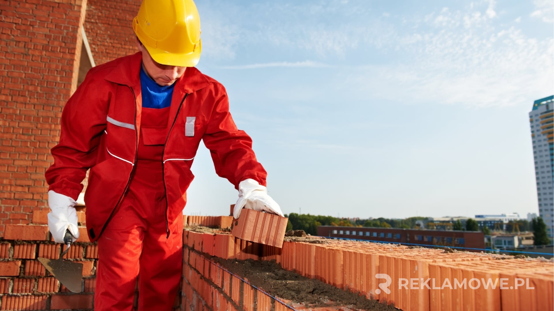 Kurtki reklamowe noszone przez zespół